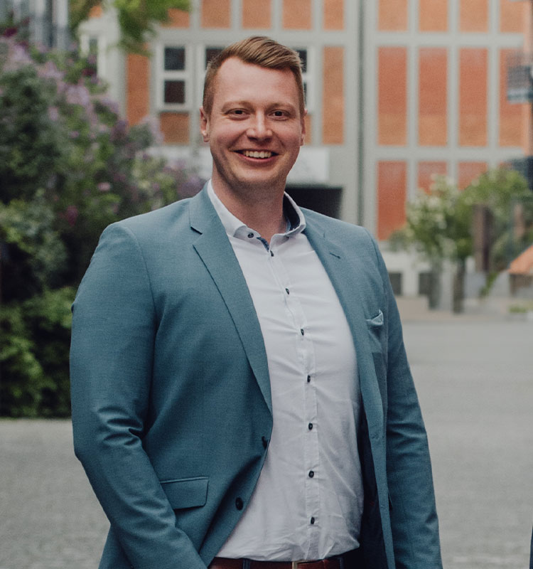 Dominik Gröne von HRE Immobilien in Bremen auf dem Teerhof